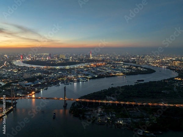 Fototapeta Spectacular twilight view of Phu My bridge and Ho Chi Minh city's skyline along the Saigon River