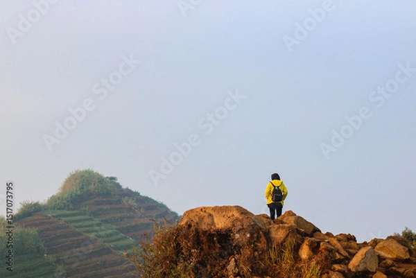 Obraz Climbers on the rock of Sikunir Hill, Dieng