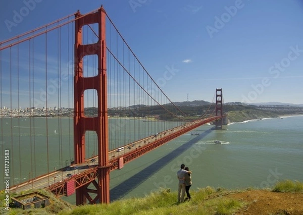 Fototapeta Lovers with Golden gate bridge, San Francisco, California, USA