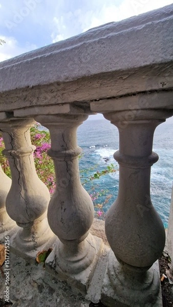 Fototapeta Funchal, the capital of Madeira, offers breathtaking views as the sun sets over the Atlantic Ocean. The golden light bathes the hills, rooftops, and harbor, creating a peaceful and unforgettable atmos