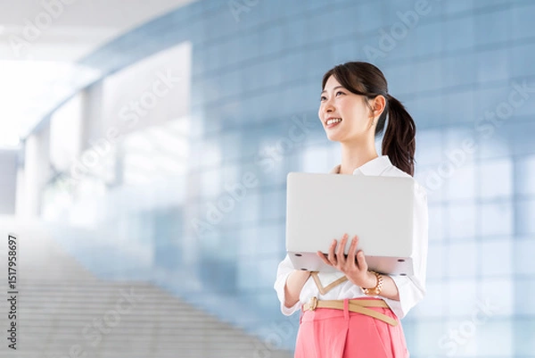 Obraz オフィスで働くビジネスウーマン
