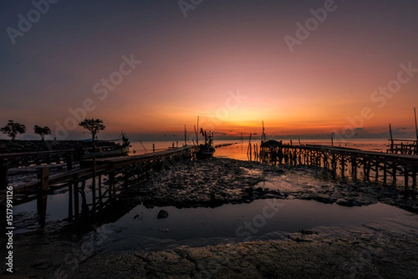 Obraz The natural background of the morning light by the sea, the local fishing pier in Ban Tha Sala, Nakhon Si Thammarat, has the beauty of the golden light of the sun.