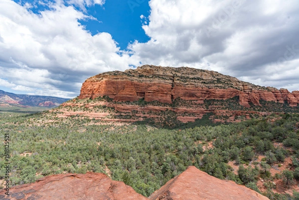 Obraz Sedona, Arizona, red rock formations and scenic landscapes under dramatic cloud-filled skies, capturing the natural beauty of the desert wilderness.