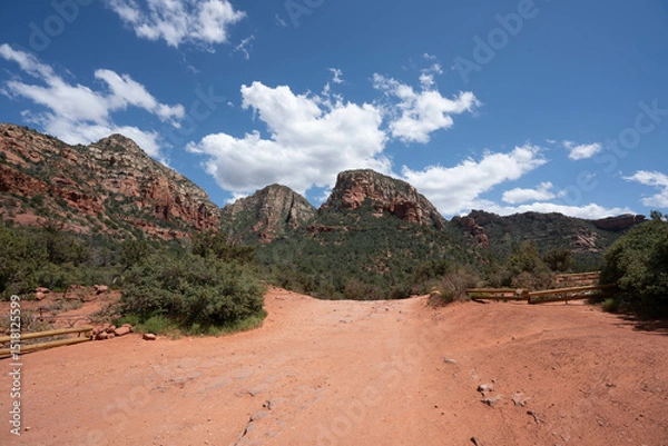 Obraz Sedona, Arizona, red rock formations and scenic landscapes under dramatic cloud-filled skies, capturing the natural beauty of the desert wilderness.