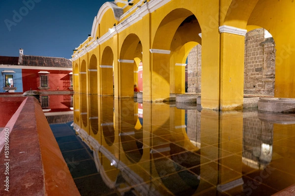 Obraz Colonial arches of Tanque La Union in Antigua Guatemala at night