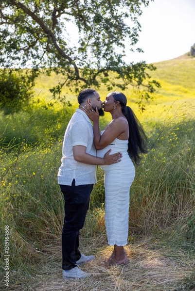 Obraz A truly joyful moment shared by a loving couple amidst the beauty of nature, as they celebrate their pregnancy filled with warmth, love, and deep affection for each other and their future