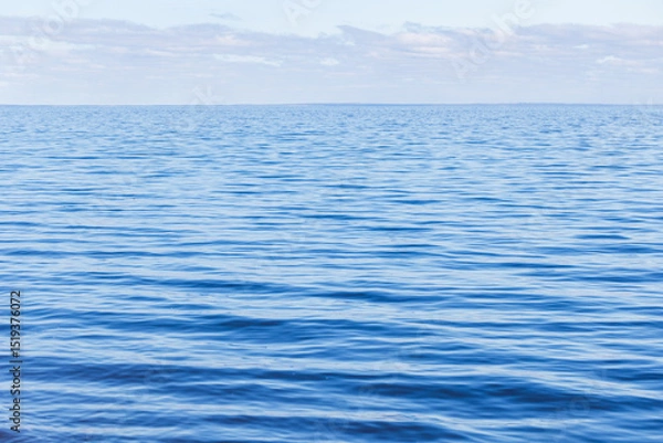 Obraz A serene sea view under a clear sky, highlighting the calm and tranquility