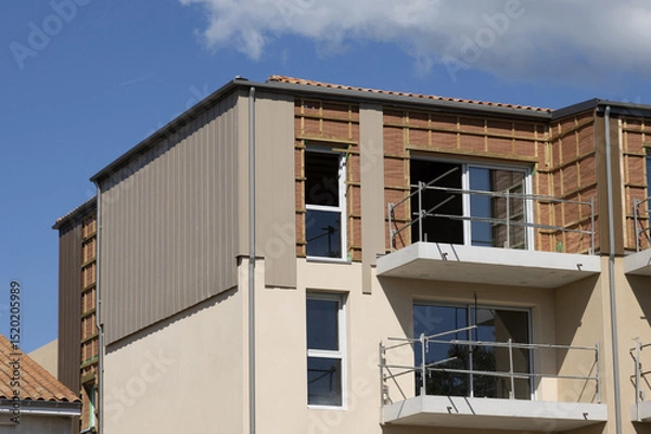 Obraz Isolation et bardage extérieur d'un immeuble d'habitation en construction	
