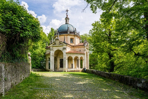 Obraz View of the ascent of the seventeenth-century fourteen chapels, with the representation of the Via Crucis, of the "Sacro Monte di Varese"