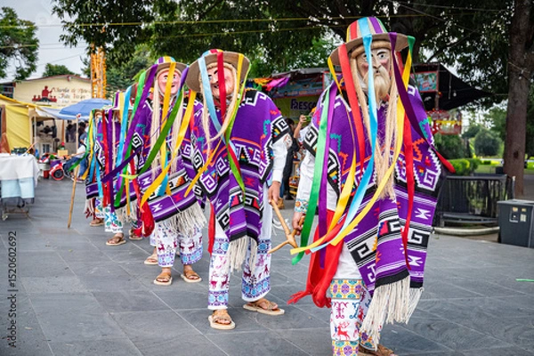 Obraz Vibrant costumes and masks in Danza de los Viejitos performance in Mexico