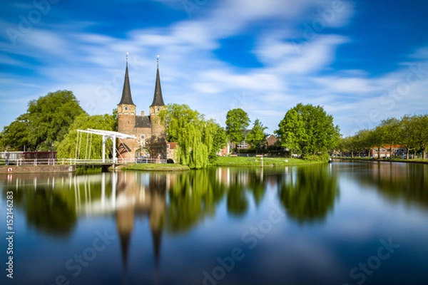 Obraz The bridge is part of the 1514 Oospoort and used to close the gate. The current bridge was originally designed in 1867. 