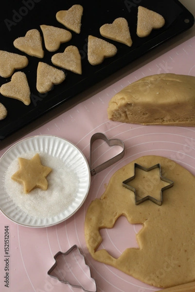 Obraz Shapes from baking dough, making Christmas cookies.
Vertical photo.