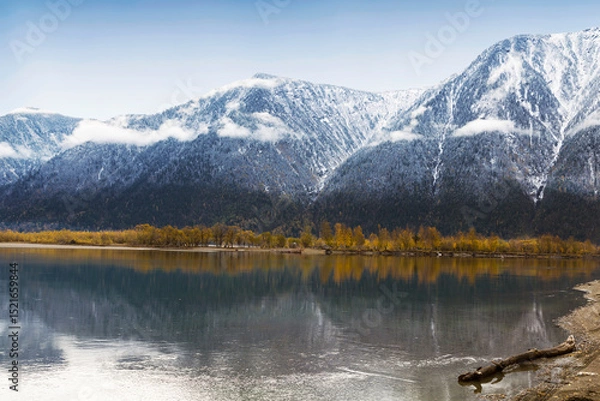 Fototapeta Autumn view of the confluence of the Chulyshman River with Lake Teletskoye. Altai Republic, Russia