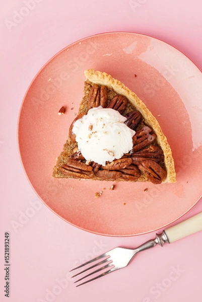Obraz Plate with piece of tasty pecan pie on pink background