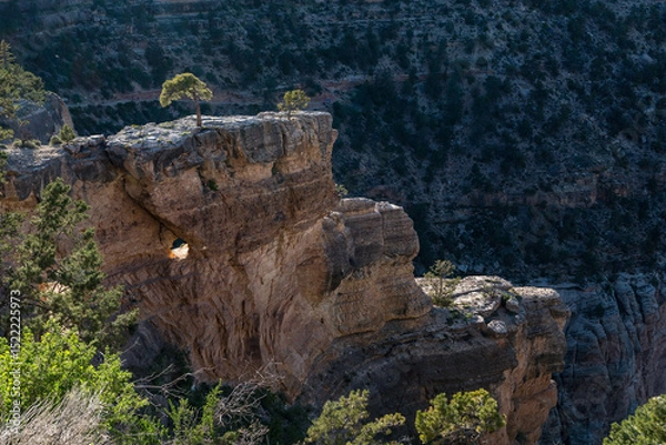 Obraz Panoramic views of the Grand Canyon, Arizona, USA, showcasing the dramatic landscape, layered rock formations, and vivid colors under a clear sky. Perfect for travel and nature themes.