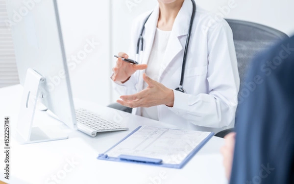 Fototapeta 診察する医師　男性患者