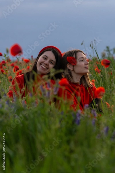 Obraz Women in Red in a Poppy Field