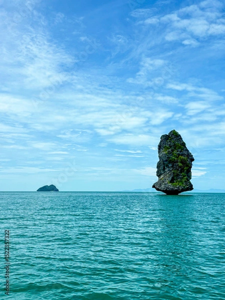 Fototapeta Lonely beautiful Rock in Ang Thong Marine National Park, Koh Samui. An archipelago in the Gulf of Thailand