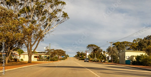 Obraz Ravensthorpe, Western Australia - 07 28 2024: South Coast Highway, National Route One, passing through Ravensthorpe, Western Australia.