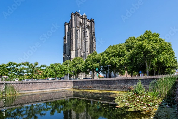Obraz The Sint-Lievensmonstertoren (Saint-Livinus Minster Tower), also known as the Dikke Toren (Fat Tower) is a 62 meter tall, free standing church tower in Zierikzee, Netherlands.