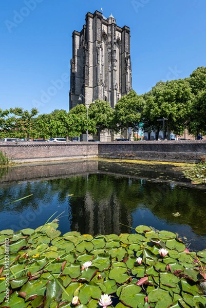 Obraz The Sint-Lievensmonstertoren (Saint-Livinus Minster Tower), also known as the Dikke Toren (Fat Tower) is a 62 meter tall, free standing church tower in Zierikzee, Netherlands.