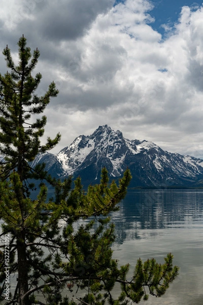 Fototapeta View of the Grand Teton Mountains over calm lake