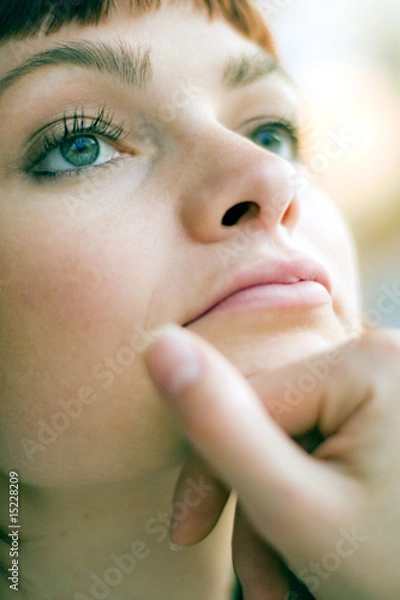 Fototapeta jeune femme triste pensive perplexe regard froid en dépression