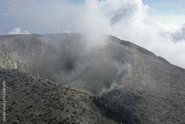 Fototapeta top of crater on sindoro mountain