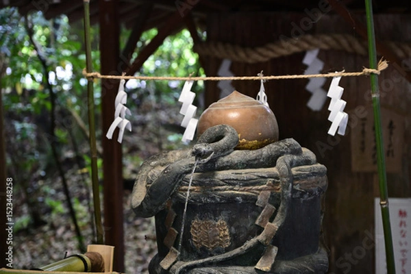 Obraz 大神神社の手水舎