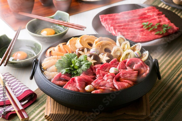 Fototapeta 【すき焼き】醤油・砂糖などを混ぜた割り下で煮て溶き卵をからめていただく関東風のすきやき。お豆腐の代わりに車麩を使い鞠麩で華やかに仕上げました。