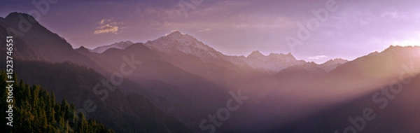 Obraz Panoramic view of sunrise in the mountains— At 6,900 feet,  serene meadows, pine forests, and proximity to the Great Himalayan National Park, Sainj Valley of Kullu District, Himachal Pradesh, India.