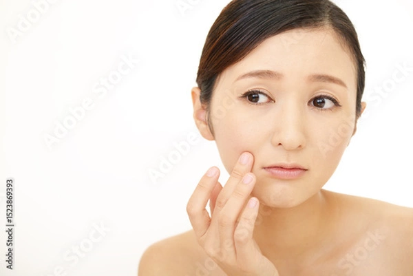 Obraz 荒れた肌に悩む女性