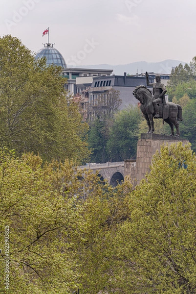 Obraz Dome of president palace and statue of King Vakhtang