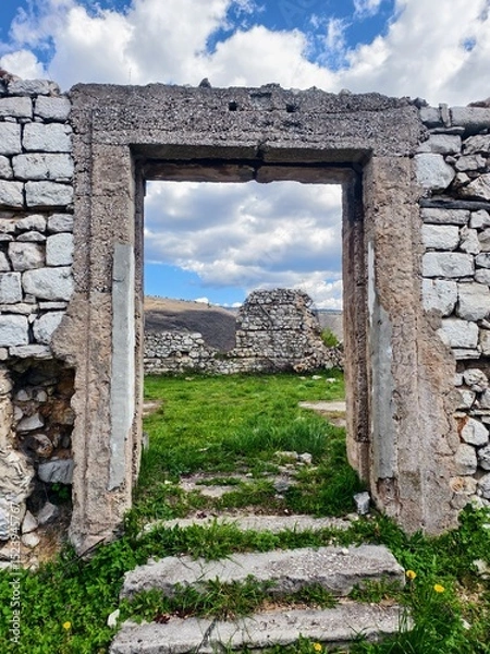 Fototapeta War ruins of an Stone Structure in Sarajevo