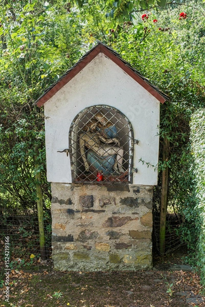Fototapeta View of a single Station of the Cross near Johannisberg in the Rheingau