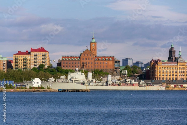 Obraz Gothenburg city skyline with HswMS Halland class destroyer Smaland and Navigation school on sunny day, Sweden