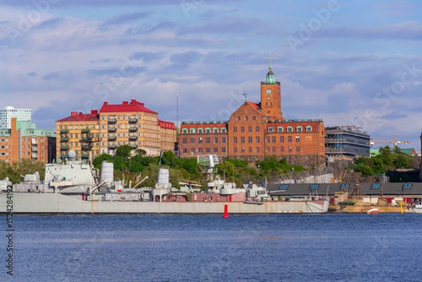 Obraz Gothenburg city skyline with HswMS Halland class destroyer Smaland and Navigation school on sunny day, Sweden
