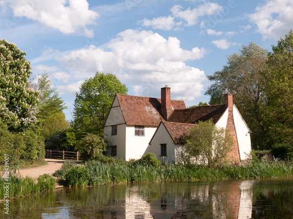 Fototapeta Willy Lott's Cottage outside in flatford mill in constable country old and famous location building from a painting on a summer afternoon with no people