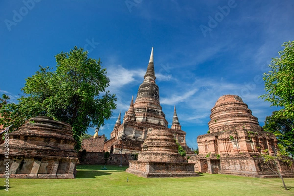 Obraz Background of ancient sculptures of the chedi in Wat Yai Chai Mongkol, Ayutthaya, Thailand, which is worth preserving for future generations to study its history.