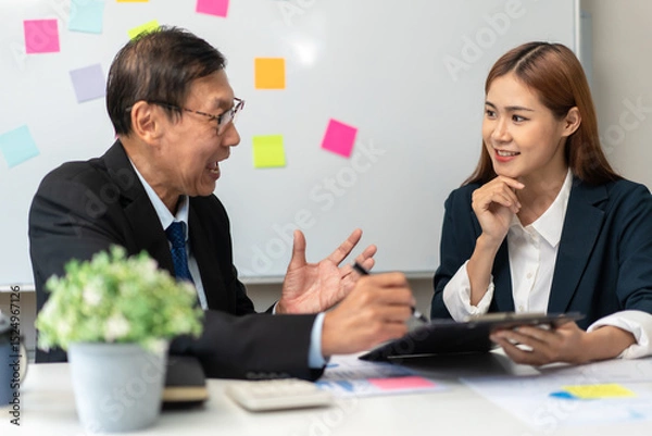 Obraz A man and a woman are talking in a business meeting