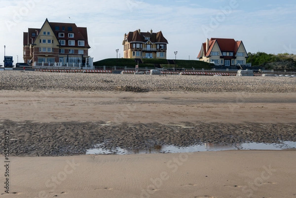 Obraz White sandy beach in cosy seaside holiday village on North Sea, built in belle epoque style in Flanders, De Haan or Le Coq sur Mer, Belgium