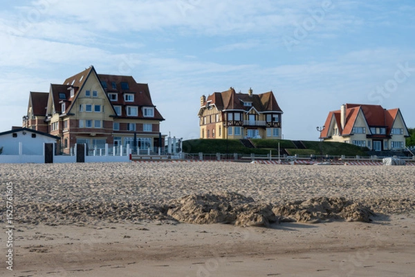 Obraz White sandy beach in cosy seaside holiday village on North Sea, built in belle epoque style in Flanders, De Haan or Le Coq sur Mer, Belgium