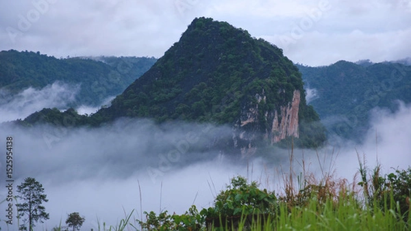 Fototapeta Landscape image of greenery mountains and forest on foggy morning