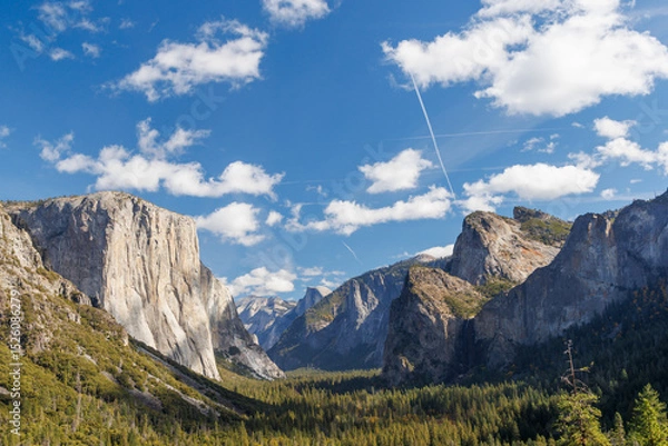 Fototapeta The breathtaking Tunnel View in Yosemite National Park