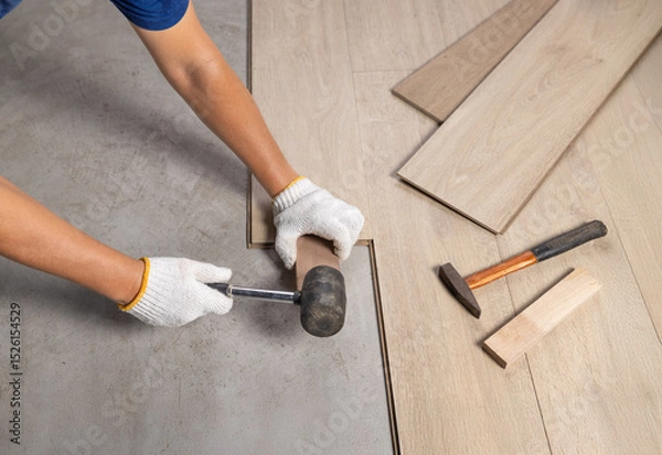 Fototapeta Worker Installing Interlocking laminate floor, home renovation.