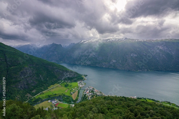 Fototapeta Views from the cruise that goes from Flam to Gudvangen (Norway)