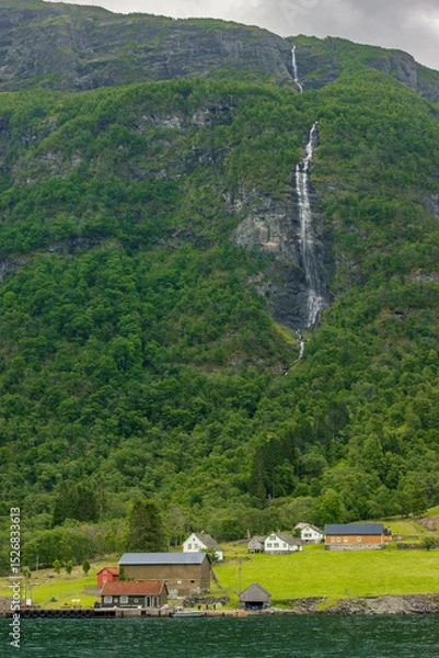 Fototapeta Views from the cruise that goes from Flam to Gudvangen (Norway)
