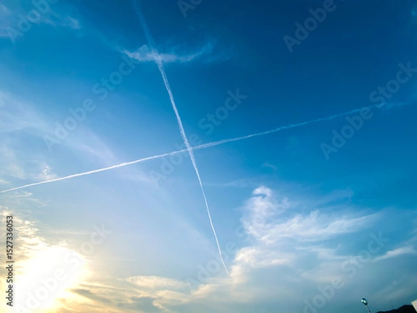 Fototapeta 飛行機雲のある風景
