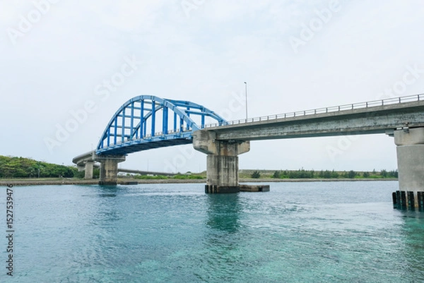 Fototapeta 八島人工島へ渡るサザンゲートブリッジ