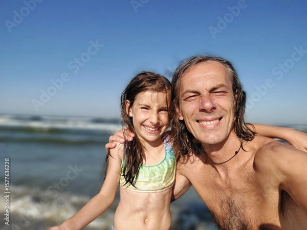 Obraz Portrait of father and young daughter on the beach in summer vacation